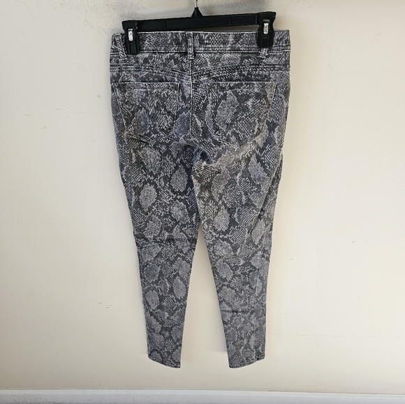 Wit & Wisdom Gray Snake Print Skinny Jeans Size 2 - Picture 3 of 7